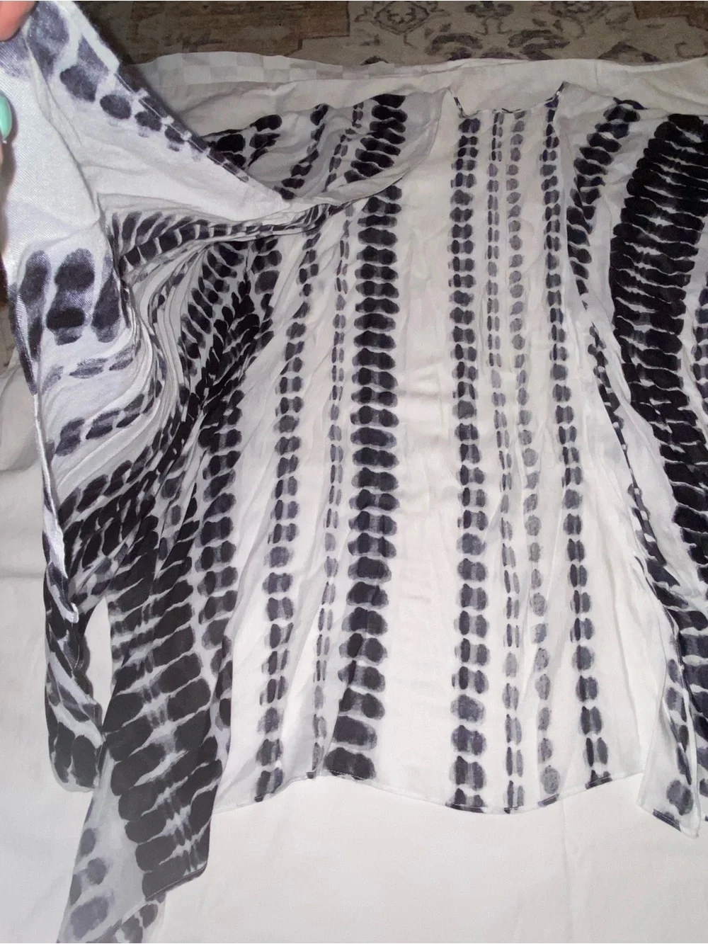 Lightweight Black & White Patterned Women's Wrap